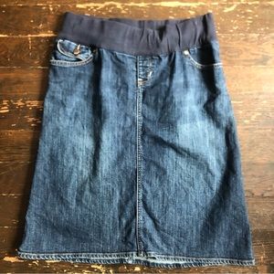 ✨GAP 1969 MATERNITY KNEE-LENGTH JEAN SKIRT✨